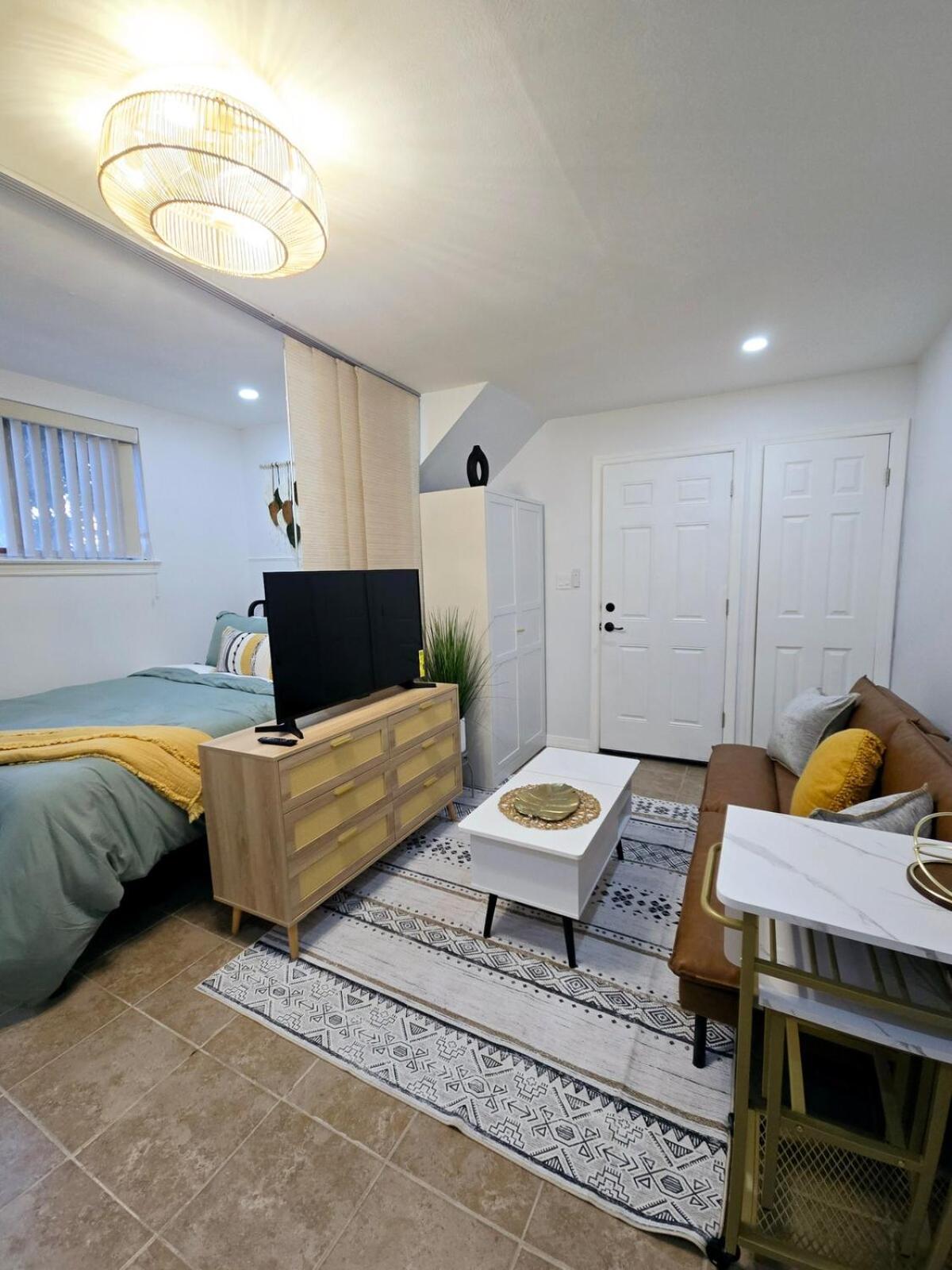 Apartment Cozy Bright New York
