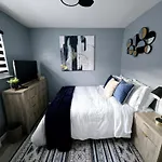 Ally\'S Home Away