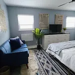 Ally\'S Home Away